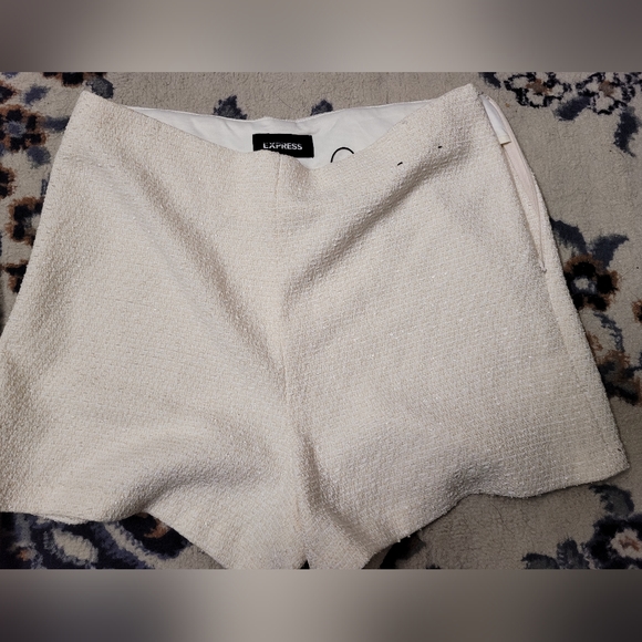 3 pairs of shorts (Levi's, Hollister, and Express) size 28 - Picture 6 of 8